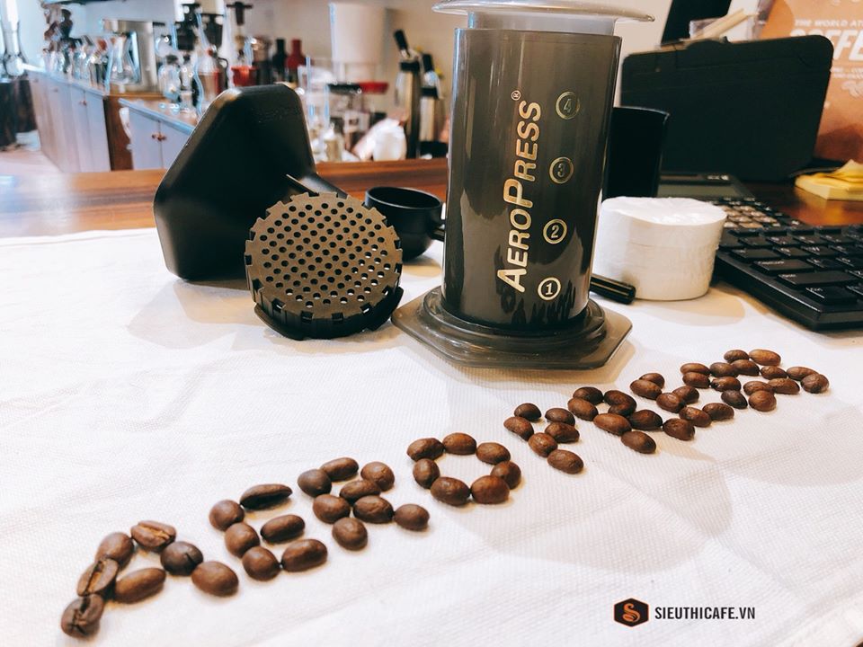 PHONG CÁCH CÀ PHÊ KIỂU MỸ VỚI AEROPRESS- MADE IN USA