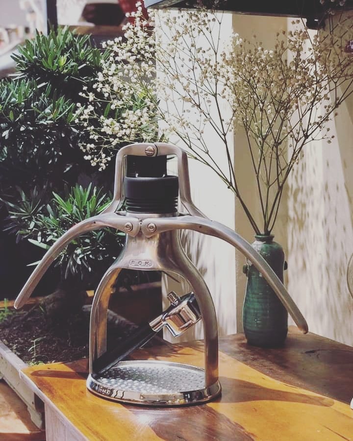 ĐỘC ĐÁO, SÁNG TẠO MÁY PHA CÀ PHÊ THỦ CÔNG ROK