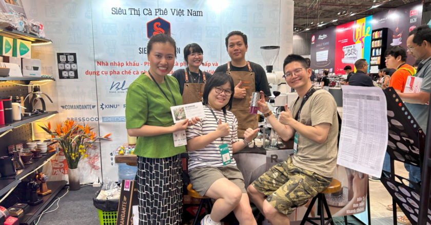 Comandante C60 Barcuda Velvet Steel ghi dấu ấn tại sự kiện Cafe Show 2024