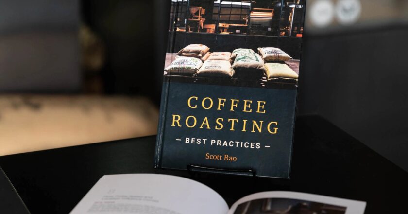 Khám Phá Thế Giới Cà Phê Qua Những Cuốn Sách Chuyên Ngành Cà Phê Đặc Sắc
