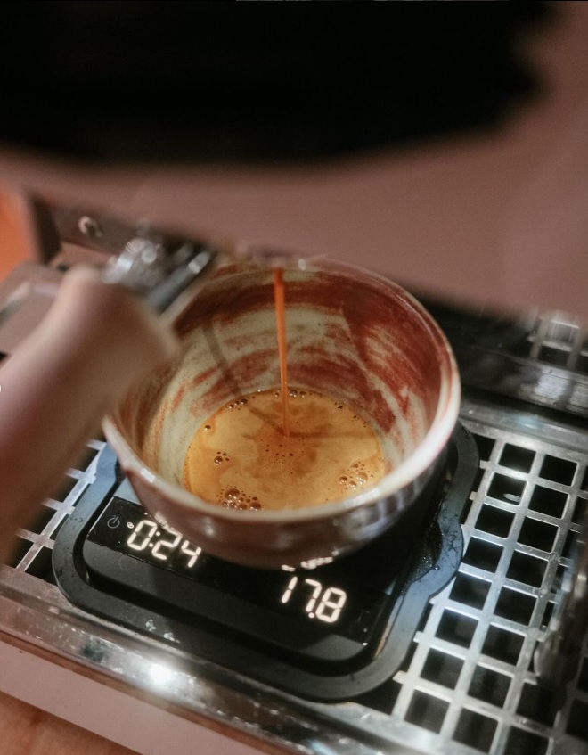 Sự hoàn hảo trong từng giọt cà phê espresso với cân Acaia Lunar 2021